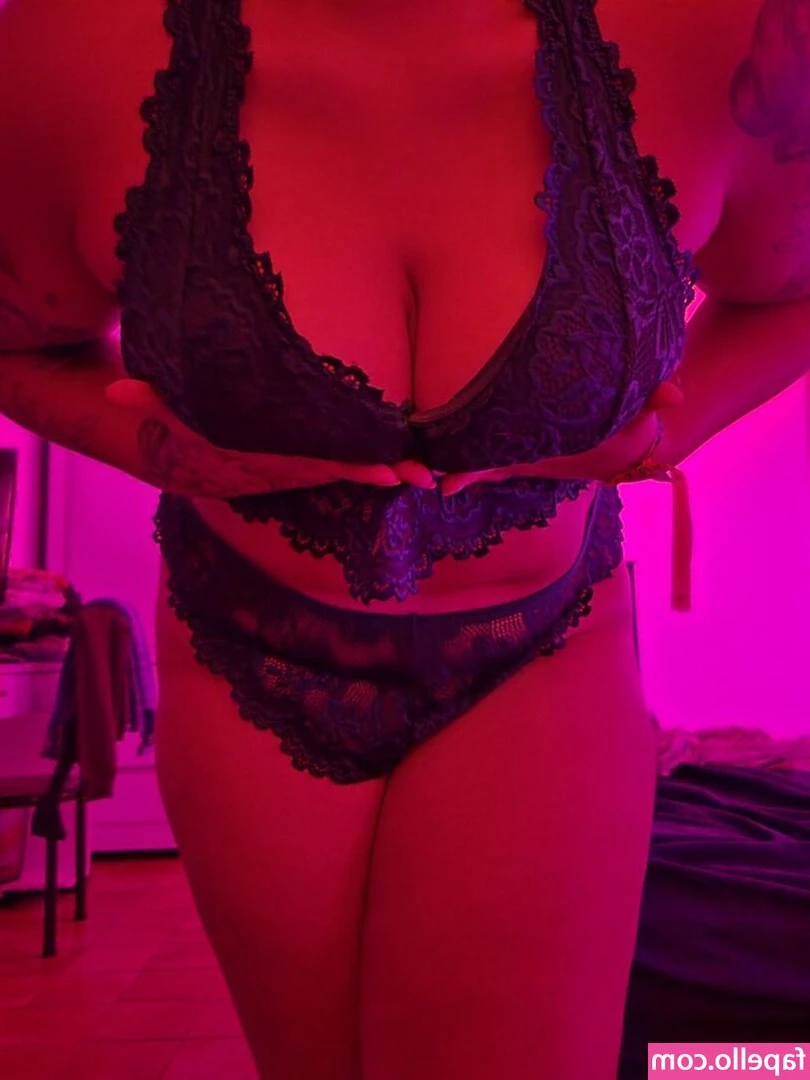 mel_sgobbi - Would you join us for the fun? 😈 Vc se juntaria a gente? 😈