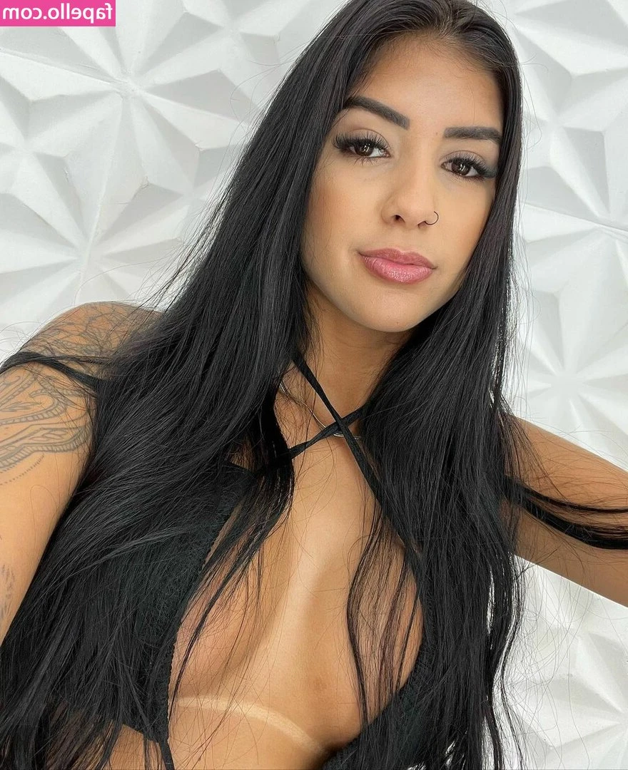Marcelle Marinho [ marcelle-marinho ] - Happy Saturday Amores!! 🥰 What are your plans for today? 😏