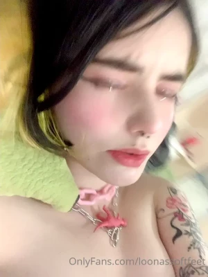 loonassoftfeet - @mikaxjayne and I showing off