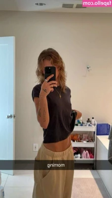 Anna Shumate [ anna-shumate-19 ] - Robed titties