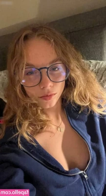 Anna Shumate [ anna-shumate-19 ] - i’m ready for my present 😇🎁