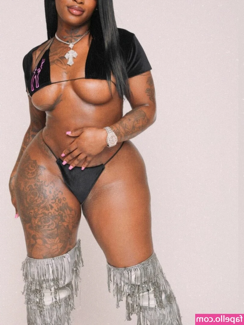 thickasstea - Strike a pose