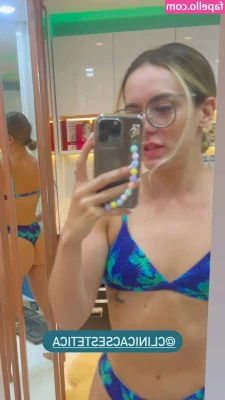 Leticia Medina [ leticia-medina ] - Bums are fun in the bath too
