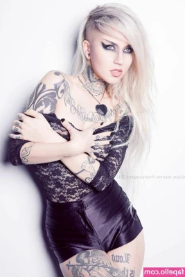 Sara Fabel [ sara-fabel ] - I love playing with my tentacle friend