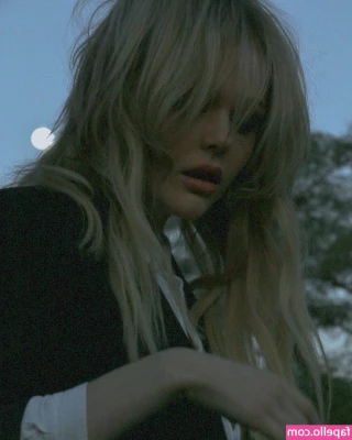 Emily Alyn Lind [ emily-alyn-lind ] - I think I m on my third orgasm of the day and it s only noon