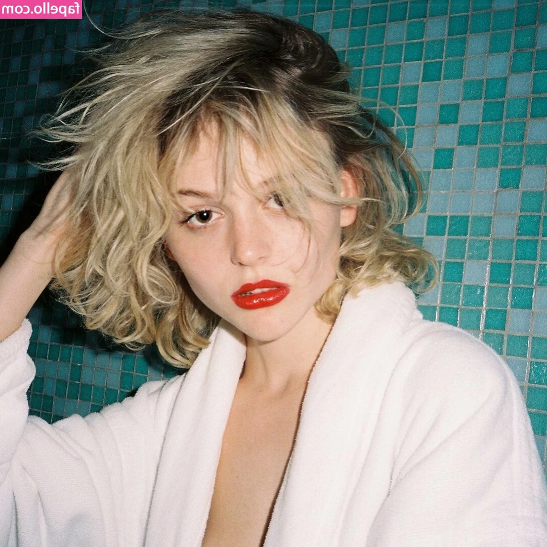 Emily Alyn Lind [ emily-alyn-lind ] - Vienes a jugar conmigo