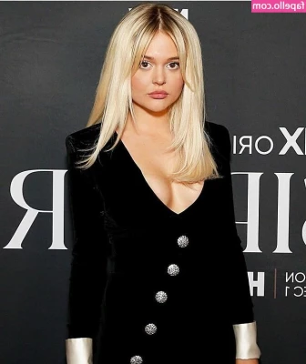 Emily Alyn Lind [ emily-alyn-lind ] - Já temos conteúdo com cabelinho novo   o que acharam   Gente  devo