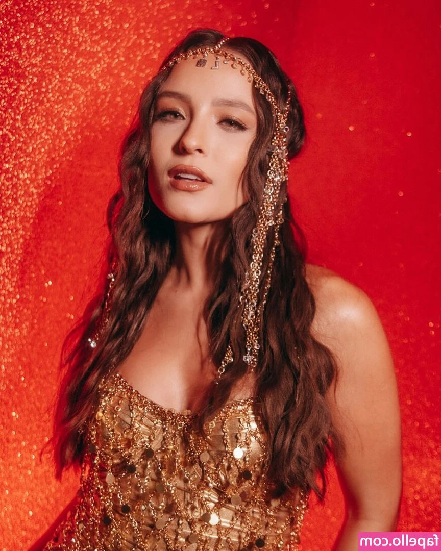 Larissa Manoela [ larissa-manoela ] - Should I post the POV version also??