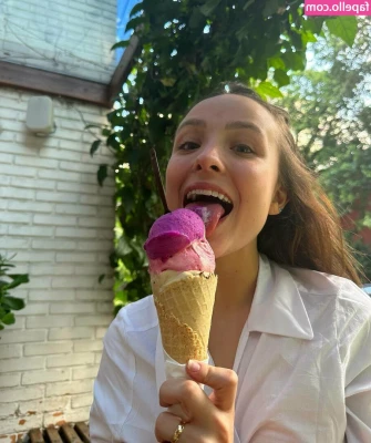 Larissa Manoela [ larissa-manoela ] - can a baggy t shirt hide my huge belly and tits?