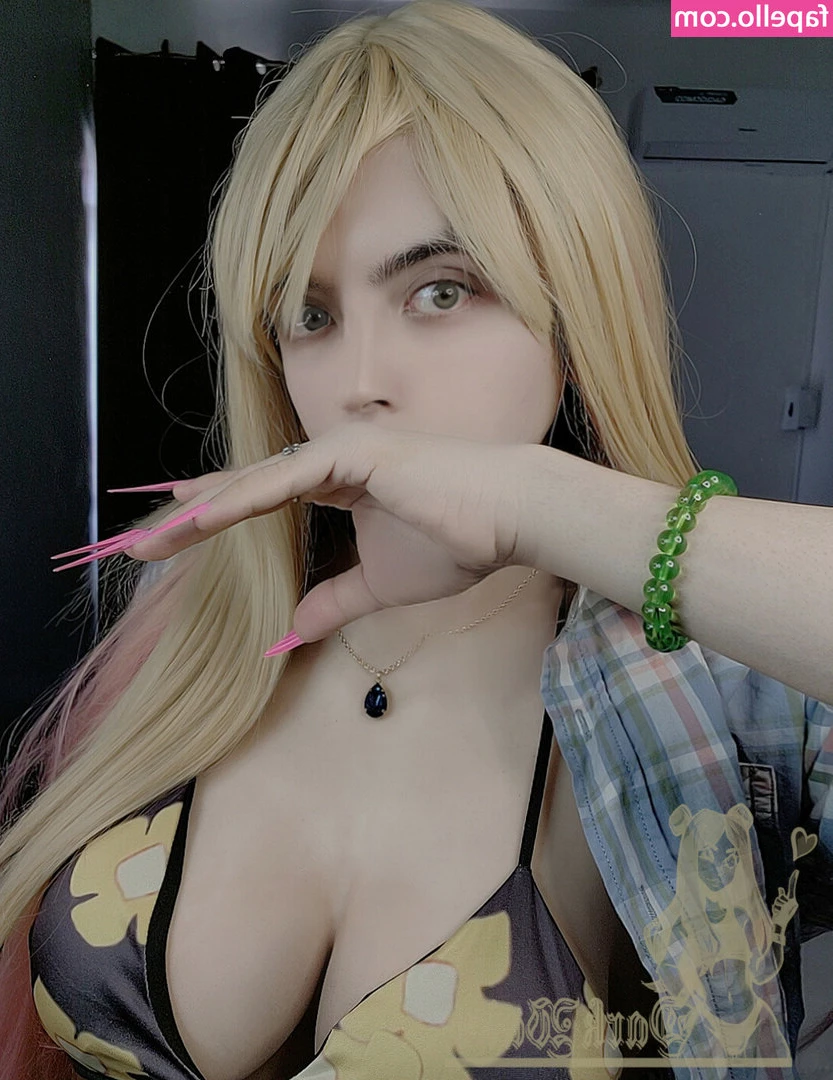 DarkWaifuTrap [ darkwaifutrap-7 ] - Look at me, not my tits! 😜