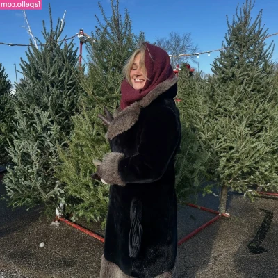 mymy.jennie [ mymy-jennie ] - Hi guys! My lovely friend Rose @simps on onlyfans and reddit has been