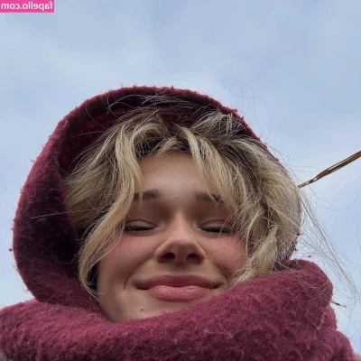 mymy.jennie [ mymy-jennie ] - I love how my pussy peaks at you🤤💋