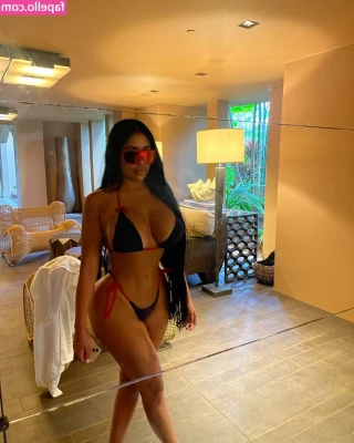 Elisa Obando [ elisa-obando ] - good morning hehe, who’s up for playing with mommy🥺🖤