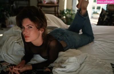 Lara Flynn Boyle [ lara-flynn-boyle ] - Estoy activa para complaceros esta noche!😈