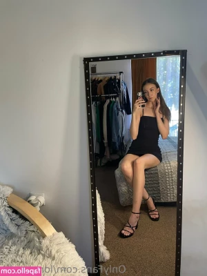 Longlegzzz - Watch me use my vibrator on my fat pretty pussy