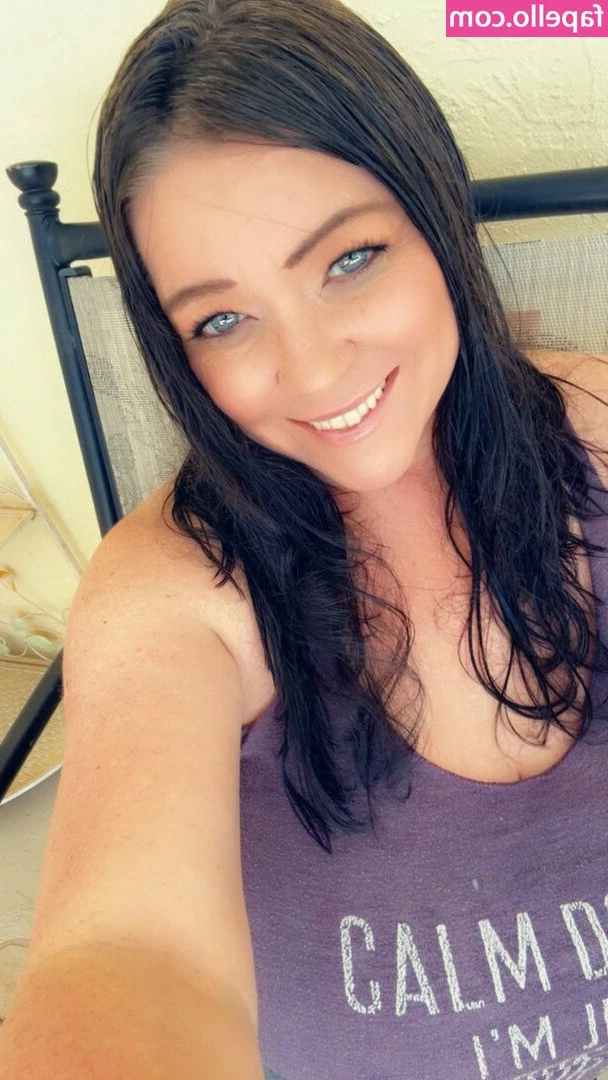 Drinkerbelle - She’s middle eastern which is rare on OF 👀 don’t tell anybody!