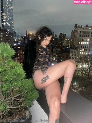 Michelle Cartier [ michelle-cartier ] - Happy Friday Sweeties 💋🥰😘
