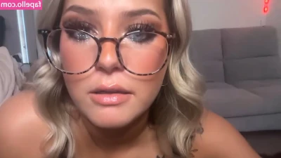 ladyybugloverr - All alone in my hotel room, how would you entertain me?