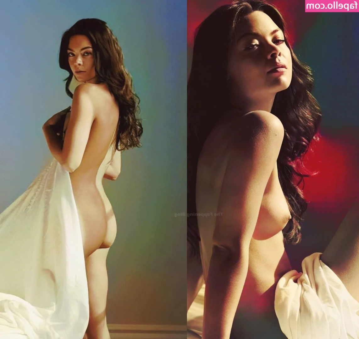 Scarlett Byrne [ scarlett-byrne ] - Did someone call for a thick foreign bitch to cum cook?