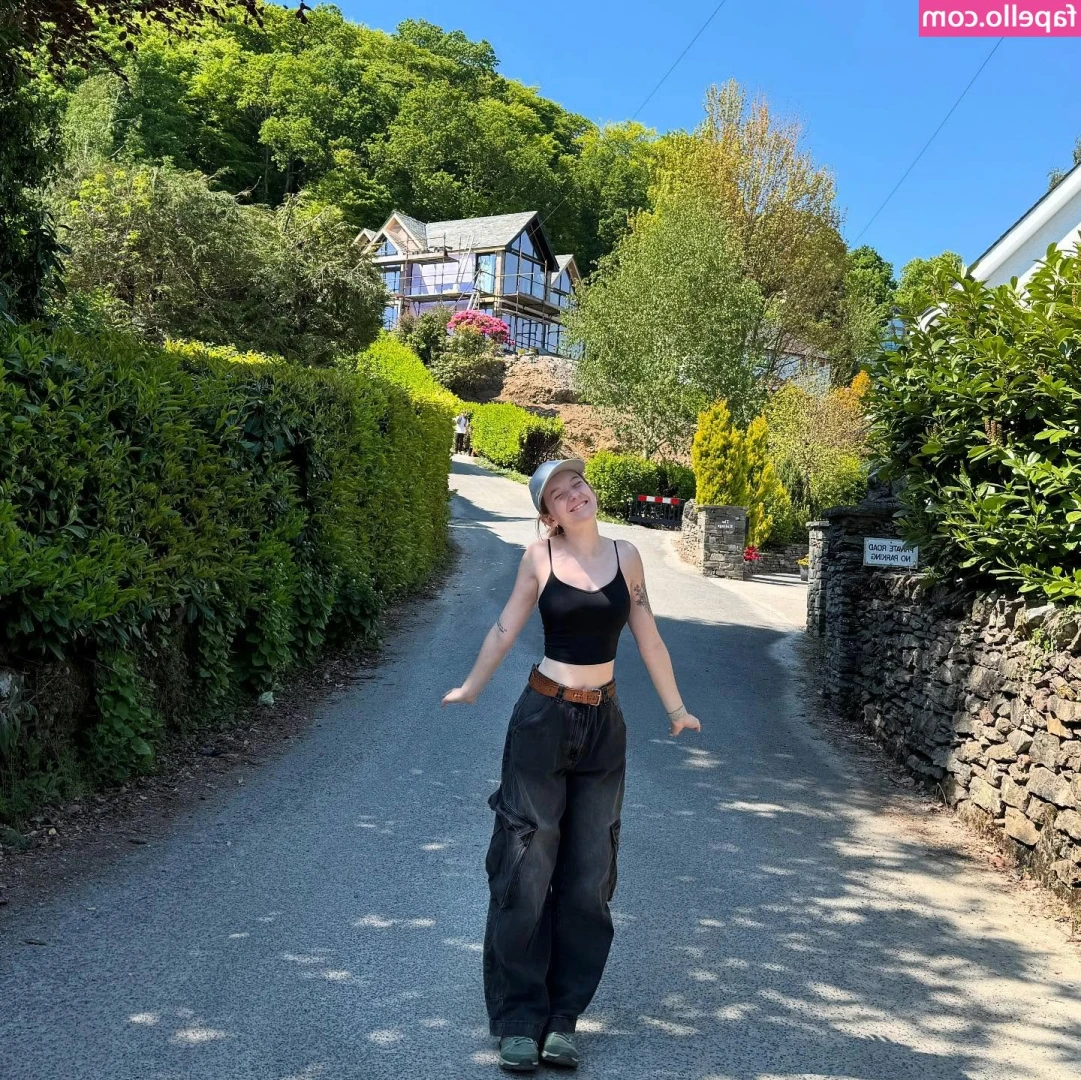 moll_williams.x [ moll-williams-x ] - Huge muscles