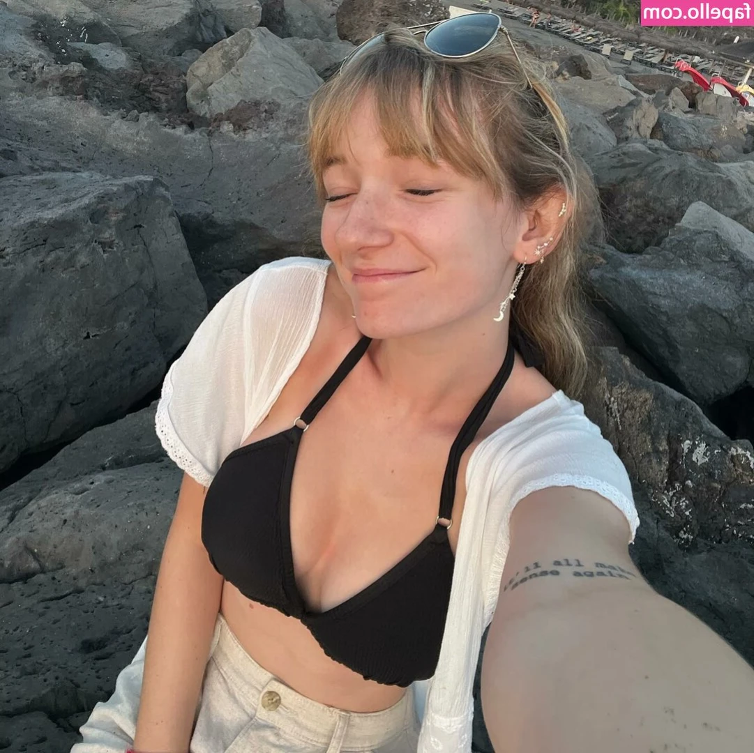 moll_williams.x [ moll-williams-x ] - Legs spread  Slide insid3