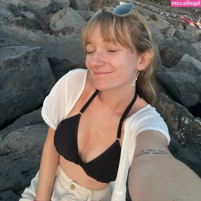moll_williams.x [ moll-williams-x ] - Legs spread  Slide insid3