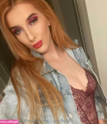 anniechloesworld - Care to distract me from my studies?