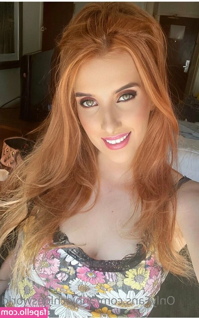 anniechloesworld - Little sunbed selfie
