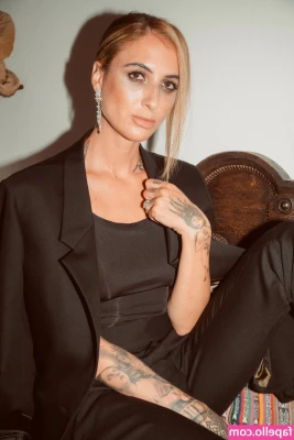 Ema Stokholma [ ema-stokholma ] - Nuovo video anal tutto per voi😜 so che amate quando uso il culetto