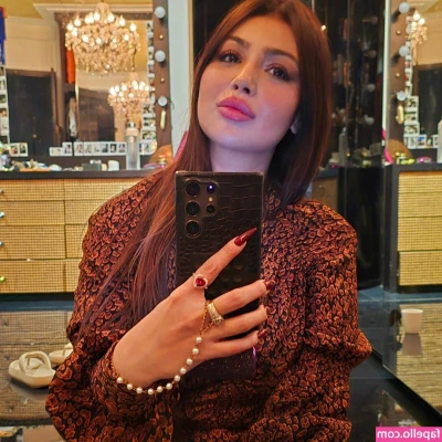 Ayesha Takia [ ayesha-takia ] - Slide n glide between my feet and other places maybe! 😜