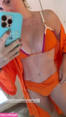 Barbara Evans [ barbara-evans ] - Do you wanna workout with me  I m on a 100 for 10 days flight