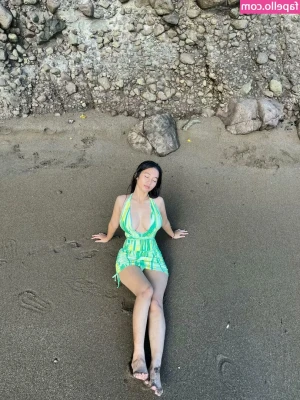 _lorenelle [ lorenelle ] - Come lay in bed with me.
