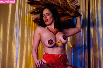 Miranda’s Maracas [ miranda-s-maracas ] - Having too much fun playing with my big wet bouncy tiddies in this