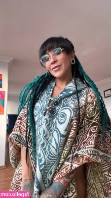 wendysuicideg - Can I sit right on your face 🥵 Explicit nudity