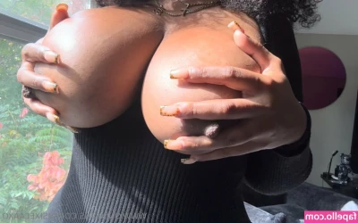 msixelaa [ msixelaa-3 ] - Would I have to convince you to cheat on your girlfriend with me?