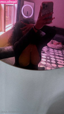 msixelaa [ msixelaa-3 ] - can i wrap u with my legs? 😏