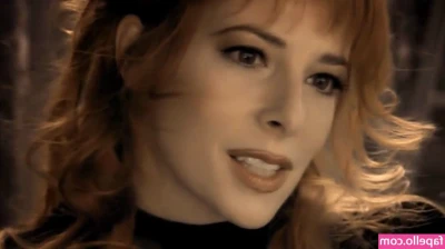 Mylène Farmer [ mylne-farmer ] - Of course one of the first things we did since I got back from Hawaii