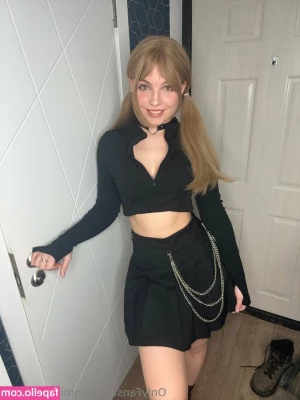 camillacammyy - My rooms messy but we both know that s not what ur paying attention to