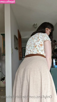 delilahthebaker - Vanilla Cookie Baking Stream happening you know where!