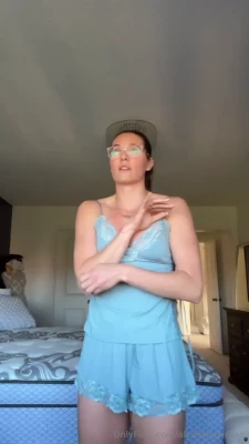 Alysha Newman [ alysha-newman-18 ] - Baby got back  Is that how its done