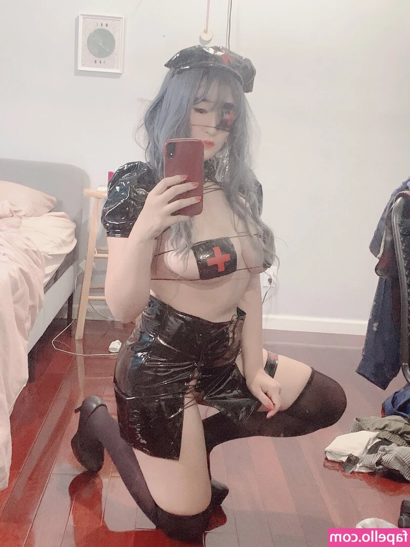 mizukinyan - All plugged up