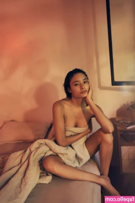 Sofia Toledo [ sofia-toledo ] - 𝒫𝑒𝒶𝓇𝓁𝓈 𝒶𝓇𝑒 𝒶 𝑔𝒾𝓇𝓁'𝓈