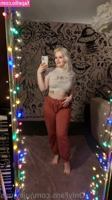 juicyjuus - Love to fuck myself with this toy🥵☺️