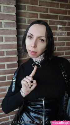 nia_fox [ nia-fox ] - Pierced together  Piercing fun just for the lulz but we were both
