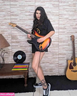 Larissa Liveir [ larissa-liveir ] - Hi spooky babes xoxox