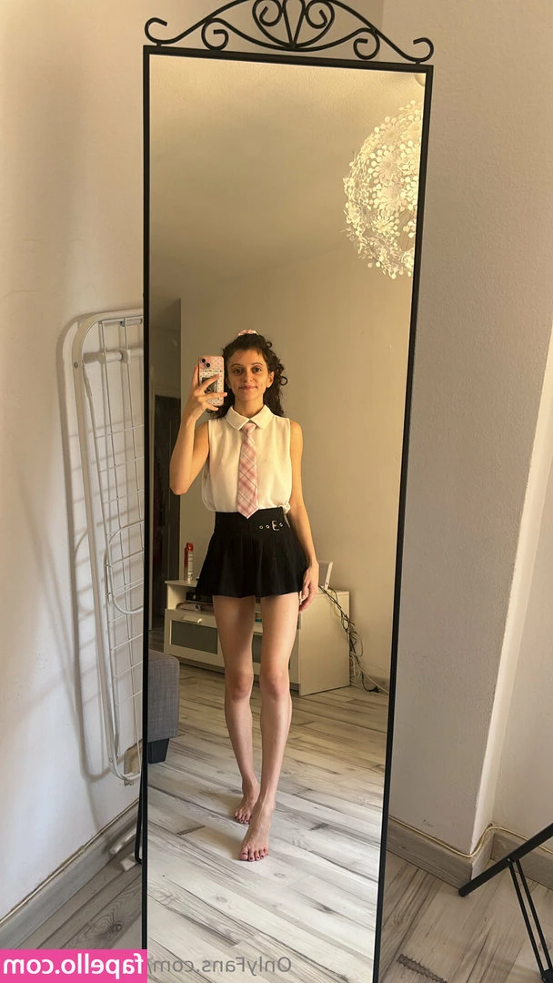 battistivenere - swipe to see this and another uncensored pic of my huge tits 🤩🖤