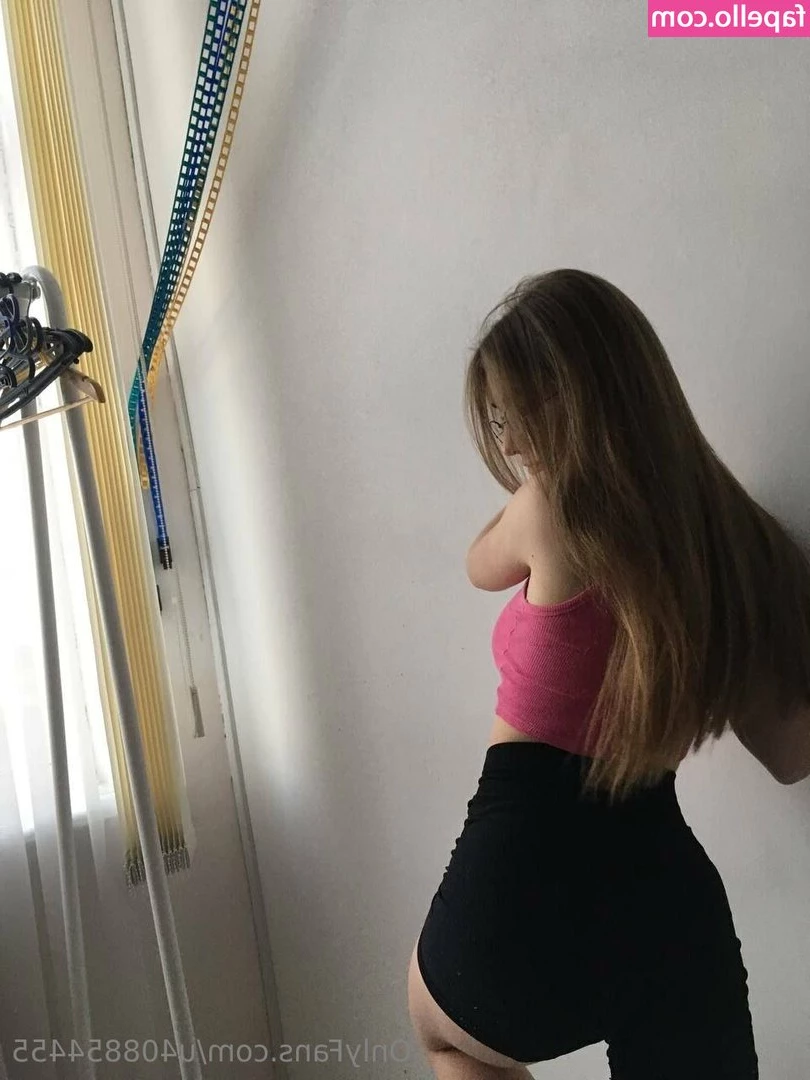 Alice_in_wonderland18 [ alice-in-wonderland18 ] - It s not much  But I m on my period rn  I just want snuggles and love