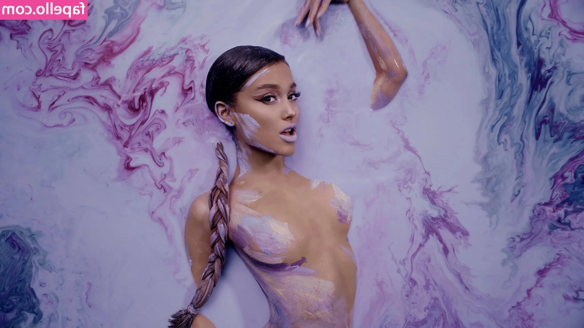 Ariana Gra [ ariana-gra ] - Swipe 🥰 Switch your renew from off to on and unlock this pic with