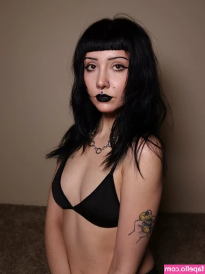 honeyxpixie - You caught me with my titties out....