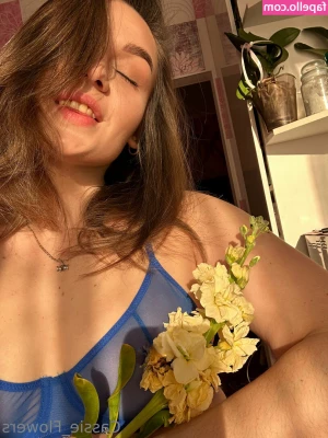 cassie_flower [ cassie-flower ] - Would you fuck Dorthy?